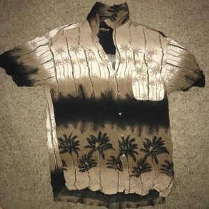Hawaiian Floral Summer T-Shirt size medium tan
